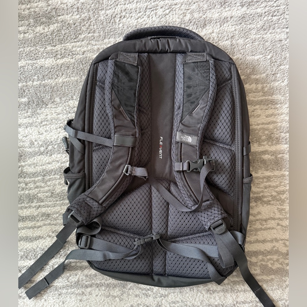 The North Face Borealis commuter backpack - Picture 4 of 7